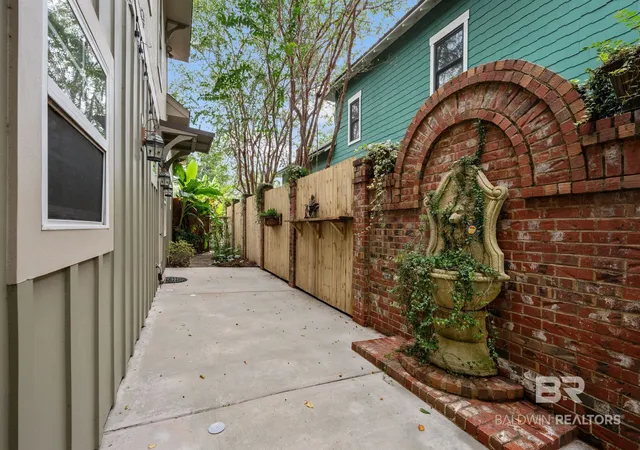 Photo 3 of Single family home for sale at 365 S Section St, Fairhope, AL 36532 | MLS# 410208 | Listing updated on 2026-10-20
