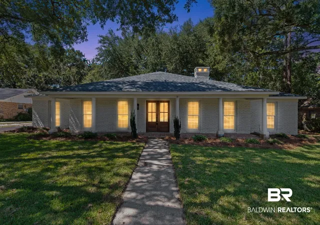 Photo 2 of Sale Pending at 1908 Bent Tree Ct, Mobile, AL 36609 | MLS# 410629 | Listing updated on 2026-09-24