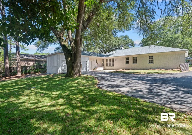 Photo 35 of Sale Pending at 1908 Bent Tree Ct, Mobile, AL 36609 | MLS# 410629 | Listing updated on 2026-09-24