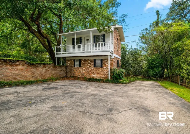 Photo 2 of Sale Pending at 604 E Cumberland Rd, Mobile, AL 36608 | MLS# 410125 | Listing updated on 2026-09-06