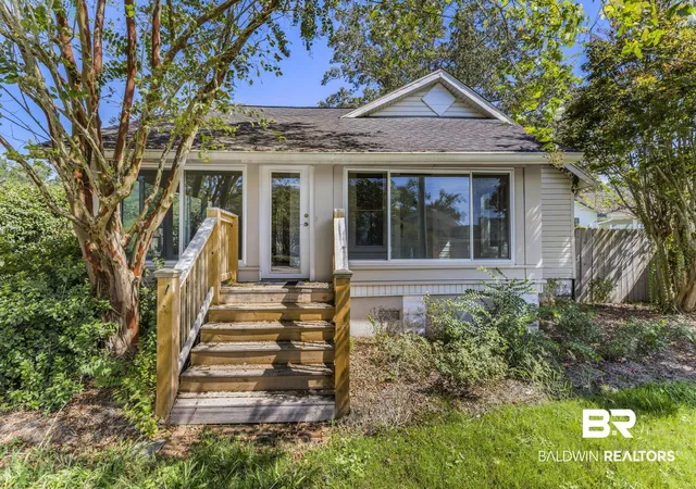 Photo 1 of Single family home for sale at 217 S Mobile St, Fairhope, AL 36532 | MLS# 409486 | Listing updated on 2026-10-20