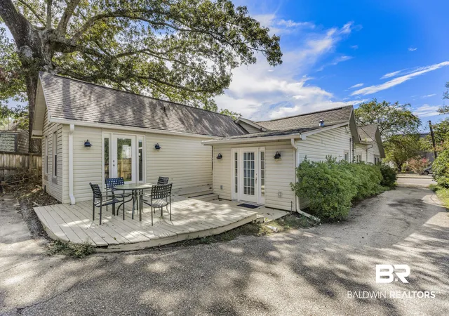 Photo 3 of Single family home for sale at 217 S Mobile St, Fairhope, AL 36532 | MLS# 409486 | Listing updated on 2026-10-20