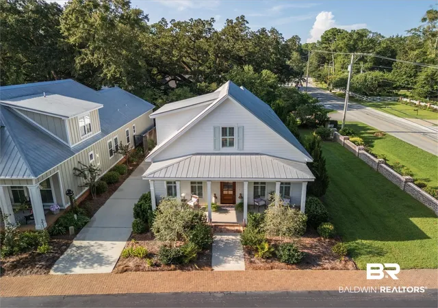 Photo 2 of Single family home for sale at 28 Bay Pointe Ct, Fairhope, AL 36532 | MLS# 410079 | Listing updated on 2026-09-04