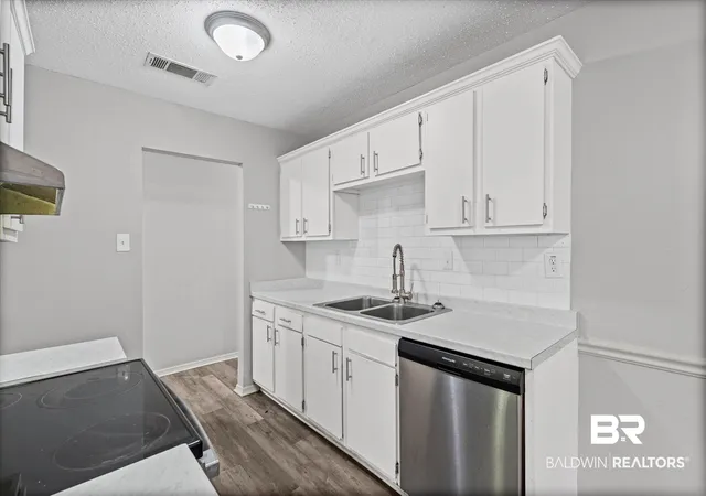 Photo 4 of Single family home for sale at 9711 Royal Woods Dr, Mobile, AL 36608 | MLS# 410623 | Listing updated on 2026-09-14