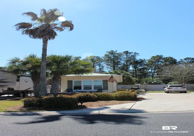 Photo 3 of Single family home for sale at 12131 Gateway Dr #17, Elberta, AL 36530 | MLS# 375846 | Listing updated on 2026-09-19