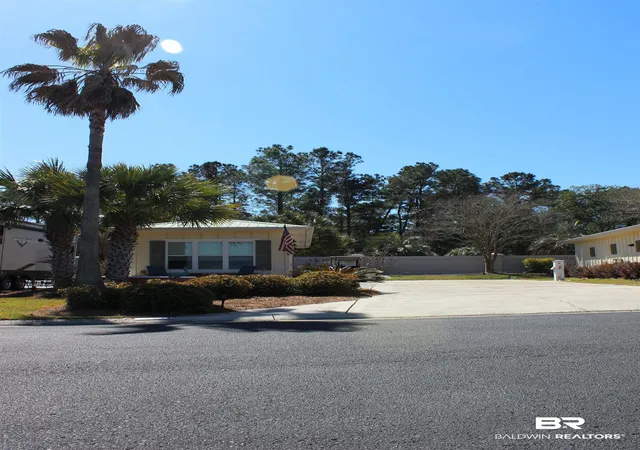 Photo 3 of Single family home for sale at 12131 Gateway Dr #17, Elberta, AL 36530 | MLS# 375846 | Listing updated on 2026-09-19