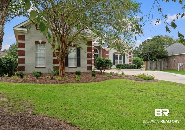 Photo 1 of Single family home for sale at 19150 Fairfax Dr, Fairhope, AL 36532 | MLS# 410304 | Listing updated on 2026-09-16