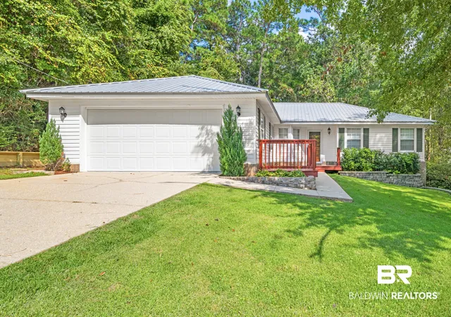 Photo 2 of Sale Pending at 102 Kingswood Dr, Daphne, AL 36526 | MLS# 410212 | Listing updated on 2026-09-18