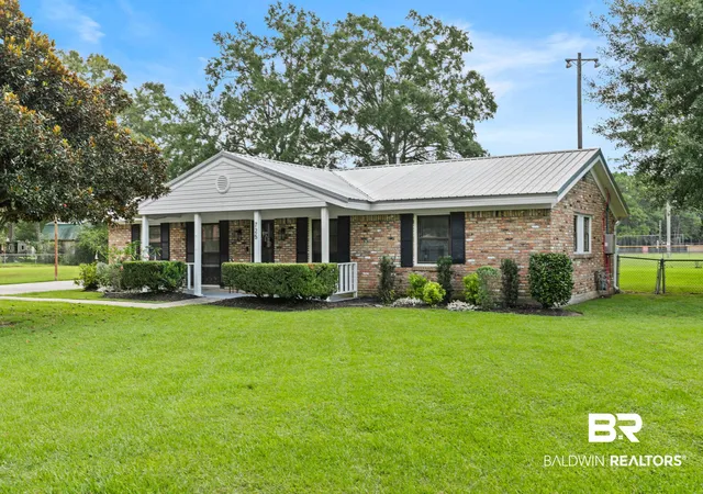 Photo 1 of Sale Pending at 725 Gilbert St, Saraland, AL 36571 | MLS# 410766 | Listing updated on 2026-10-08