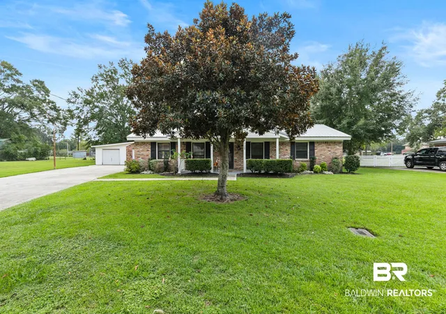 Photo 2 of Sale Pending at 725 Gilbert St, Saraland, AL 36571 | MLS# 410766 | Listing updated on 2026-10-08