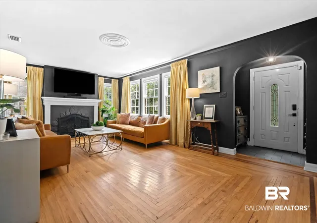 Photo 3 of Sale Pending at 1952 Old Government St, Mobile, AL 36606 | MLS# 410485 | Listing updated on 2026-09-17