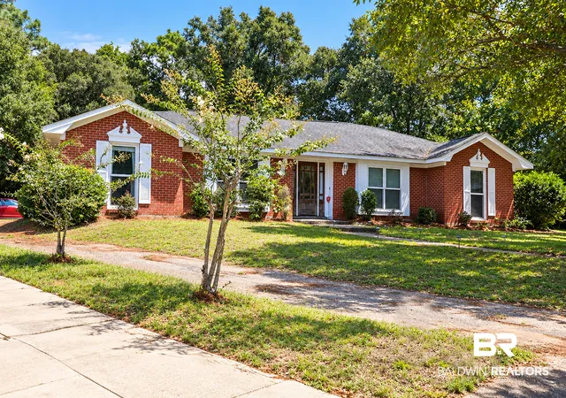 Photo 3 of Sale Pending at 2805 Westmoor Ct, Mobile, AL 36695 | MLS# 410408 | Listing updated on 2026-09-17
