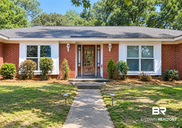 Photo 3 of Sale Pending at 2805 Westmoor Ct, Mobile, AL 36695 | MLS# 410408 | Listing updated on 2026-09-17