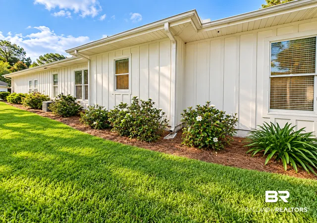 Photo 3 of Single family home for sale at 103 Oak Bnd Ct, Fairhope, AL 36532 | MLS# 410118 | Listing updated on 2026-09-14