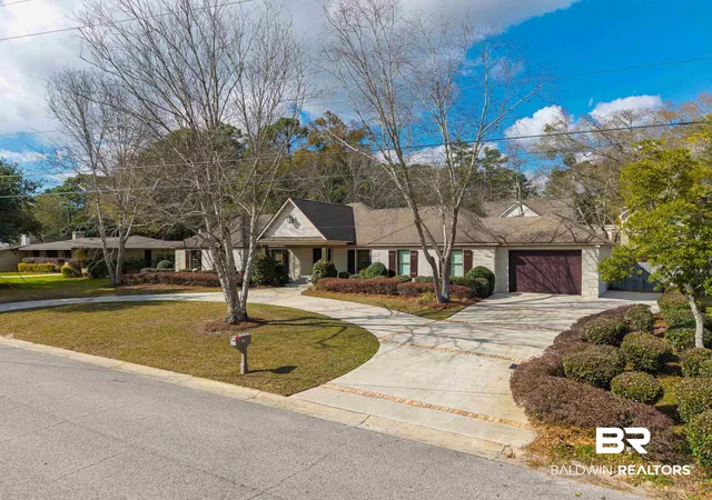 Photo 2 of Sale Pending at 695 Greenwood Ave, Fairhope, AL 36532 | MLS# 392719 | Listing updated on 2026-10-08