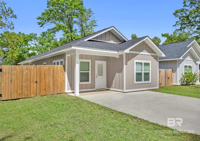 Photo 1 of Single family home for sale at 18135 Hoiles St, Robertsdale, AL 36567 | MLS# 411450 | Listing updated on 2026-10-01