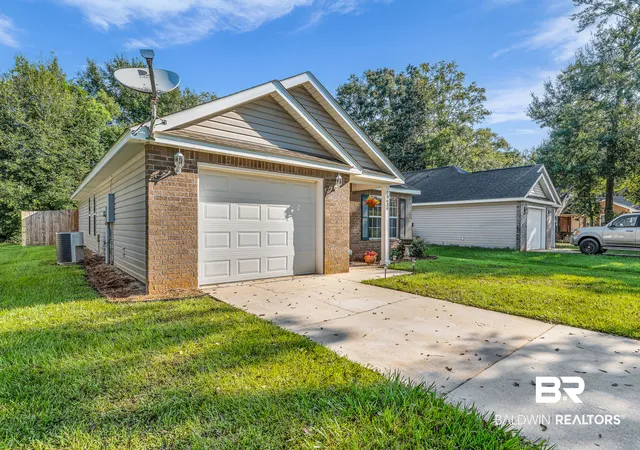 Photo 3 of Single family home for sale at 18639 E Hammond St, Robertsdale, AL 36567 | MLS# 411061 | Listing updated on 2026-10-19