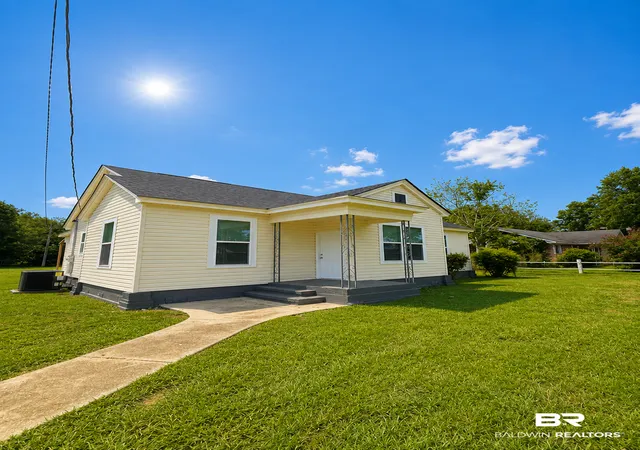 Photo 5 of Single family home for sale at 103 Forest Ave, Atmore, AL 36502 | MLS# 409793 | Listing updated on 2026-09-01