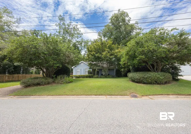 Photo 4 of Sale Pending at 354 Pecan Ave, Fairhope, AL 36532 | MLS# 410493 | Listing updated on 2026-09-18