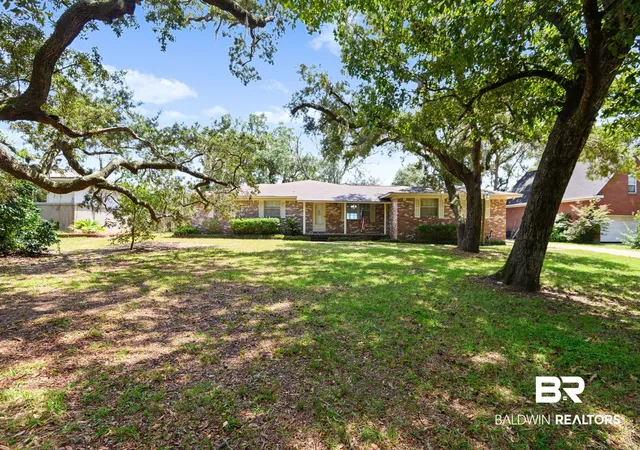 Single family home for sale at 9182 Bay View Dr, Lillian, AL 36549 | MLS# 410016