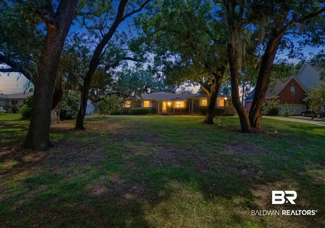 Photo 2 of Single family home for sale at 9182 Bay View Dr, Lillian, AL 36549 | MLS# 410016 | Listing updated on 2026-09-23