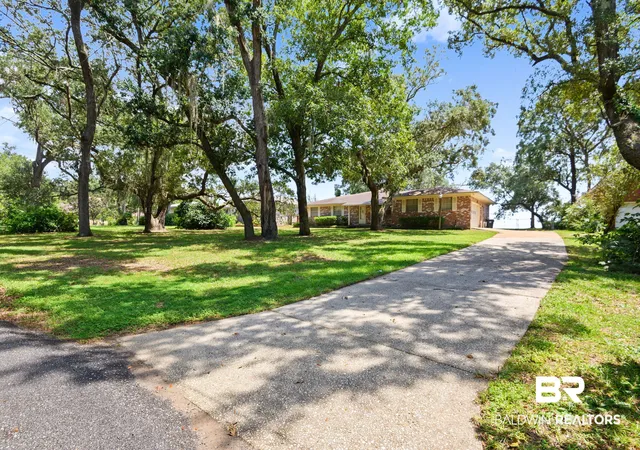 Photo 3 of Single family home for sale at 9182 Bay View Dr, Lillian, AL 36549 | MLS# 410016 | Listing updated on 2026-09-23