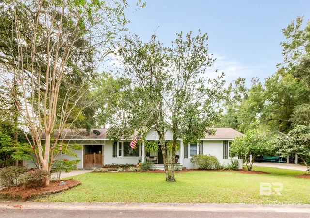 Photo 2 of Single family home for sale at 416 White Ave, Fairhope, AL 36532 | MLS# 411862 | Listing updated on 2026-10-12