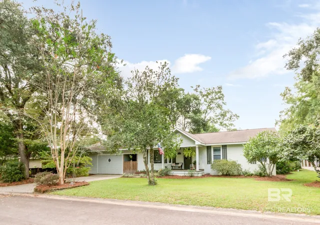 Photo 3 of Single family home for sale at 416 White Ave, Fairhope, AL 36532 | MLS# 411862 | Listing updated on 2026-10-12