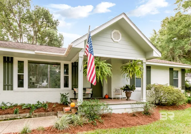 Photo 4 of Single family home for sale at 416 White Ave, Fairhope, AL 36532 | MLS# 411862 | Listing updated on 2026-10-12