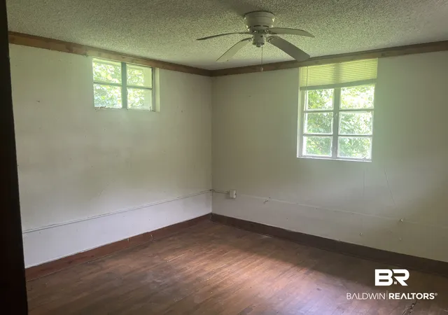 Photo 3 of Sale Pending at 401 W Highland Ave, Mobile, AL 36610 | MLS# 406677 | Listing updated on 2026-09-14