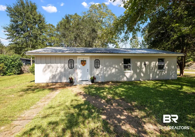 Photo 2 of Single family home for sale at 1901 Elaine Ave, Bay Minette, AL 36507 | MLS# 411242 | Listing updated on 2026-10-07