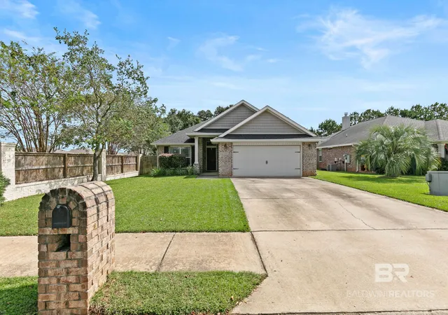 Photo 2 of Single family home for sale at 6990 Summerset Dr, Gulf Shores, AL 36542 | MLS# 411760 | Listing updated on 2026-10-17