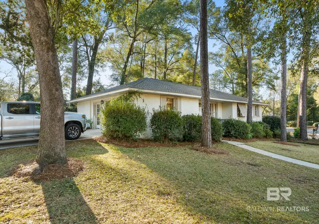Photo 2 of Single family home for sale at 451 Ivy Cir, Fairhope, AL 36532 | MLS# 411915 | Listing updated on 2026-10-14