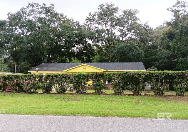 Photo 3 of Single family home for sale at 1304 Oak St, Daphne, AL 36526 | MLS# 411463 | Listing updated on 2026-10-06