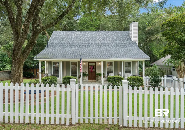 Photo 2 of Single family home for sale at 5 Echo Ln, Fairhope, AL 36532 | MLS# 410418 | Listing updated on 2026-09-09