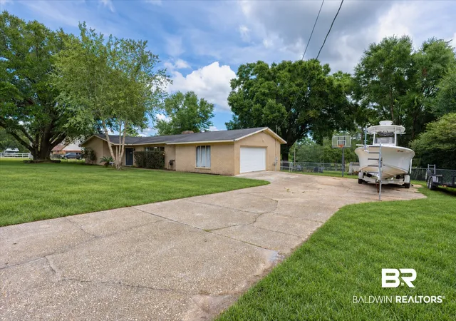 Photo 3 of Sale Pending at 1324 Conference Rd, Cantonment, FL 32533 | MLS# 410603 | Listing updated on 2026-09-20
