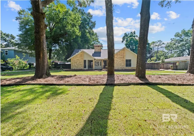 Photo 1 of Single family home for sale at 562 N Vaughn Dr, Satsuma, AL 36572 | MLS# 411804 | Listing updated on 2026-10-08