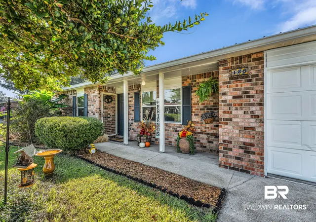 Photo 2 of Townhouse for sale at 425 Cedar Ct, Foley, AL 36535 | MLS# 411054 | Listing updated on 2026-10-12