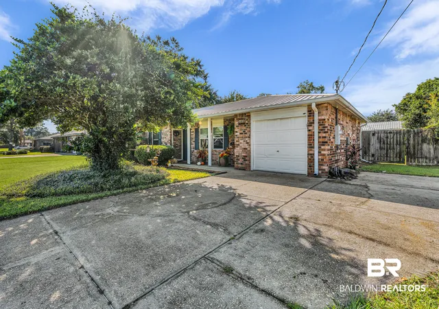 Photo 3 of Townhouse for sale at 425 Cedar Ct, Foley, AL 36535 | MLS# 411054 | Listing updated on 2026-10-12