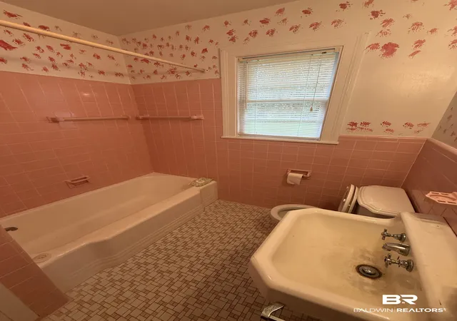 Photo 15 of Single family home for sale at 1909 Old Government St, Mobile, AL 36606 | MLS# 410477 | Listing updated on 2026-09-29