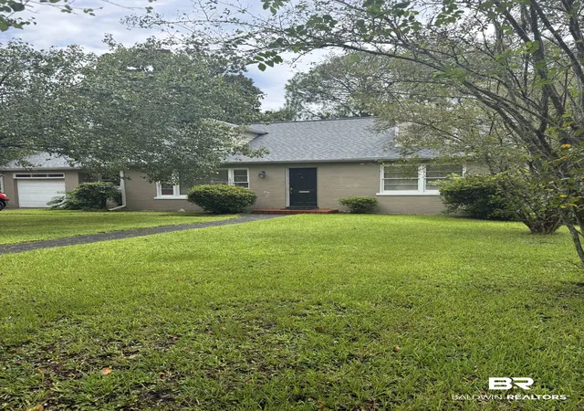 Photo 2 of Single family home for sale at 1909 Old Government St, Mobile, AL 36606 | MLS# 410477 | Listing updated on 2026-09-29
