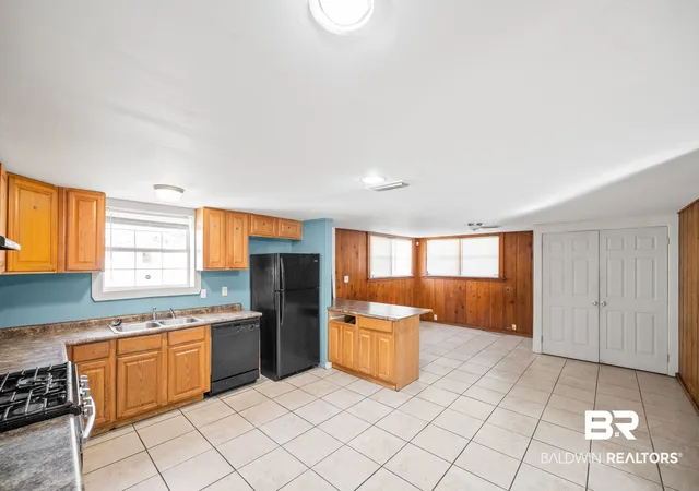 Photo 3 of Single family home for sale at 554 Mohawk St, Mobile, AL 36606 | MLS# 410626 | Listing updated on 2026-09-14