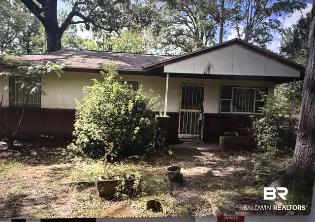 Photo 1 of Sale Pending at 6102 Lorma Rd, Mobile, AL 36608 | MLS# 410170 | Listing updated on 2026-09-09