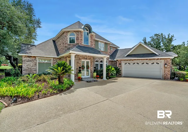 Photo 2 of Single family home for sale at 31 Bayside Ct, Gulf Shores, AL 36542 | MLS# 410572 | Listing updated on 2026-09-15