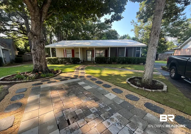 Photo 1 of Single family home for sale at 8621 Brook Ln, Fairhope, AL 36532 | MLS# 411193 | Listing updated on 2026-10-01