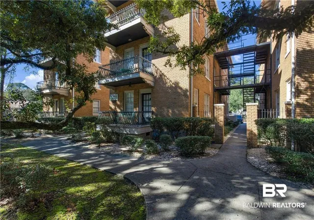 Photo 2 of Townhouse for sale at 1602 Government St #1B, Mobile, AL 36604 | MLS# 410549 | Listing updated on 2026-09-11