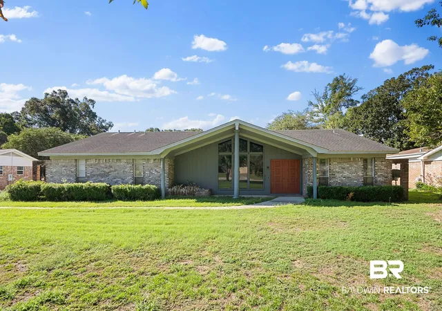 Photo 1 of Single family home for sale at 504 N Vaughn Dr, Satsuma, AL 36572 | MLS# 410434 | Listing updated on 2026-09-10