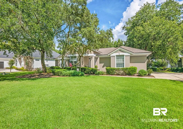 Photo 1 of Single family home for sale at 44 Bayside Ct, Gulf Shores, AL 36542 | MLS# 409646 | Listing updated on 2026-10-14