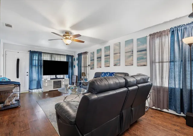 Photo 3 of Sale Pending at 1453 Mamie Dr, Mobile, AL 36618 | MLS# 408531 | Listing updated on 2026-09-18