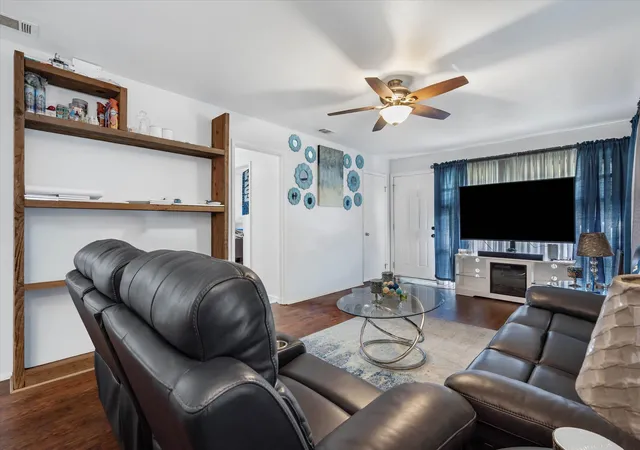 Photo 3 of Sale Pending at 1453 Mamie Dr, Mobile, AL 36618 | MLS# 408531 | Listing updated on 2026-09-18